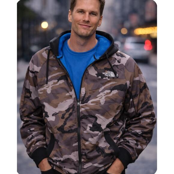 North Face Mens Lightweight Hooded Insulated Camo JacketSize Medium Outdoors
